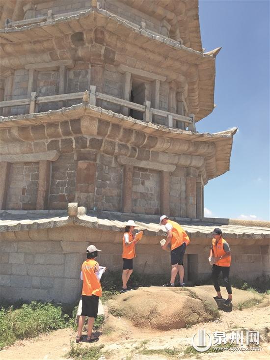 泉州：文物志愿服务队用行动用爱呵护历史遗产