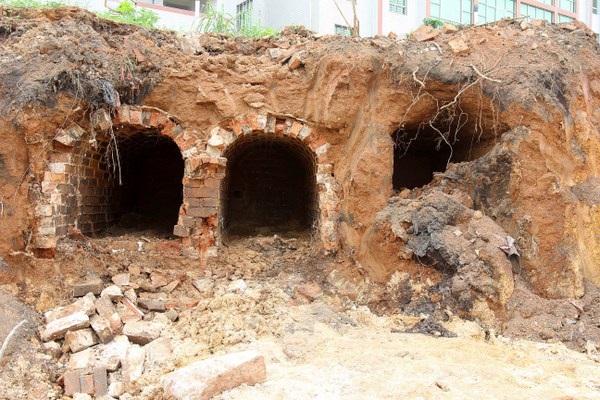 沈茜 秦越)前日,晋江东石镇井林村安东路一处工地发现古墓