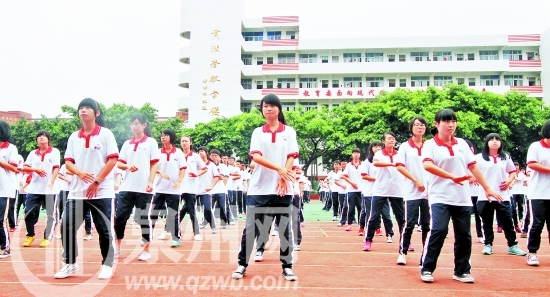 培元中学课间操有特色 学生大跳流行舞(图)