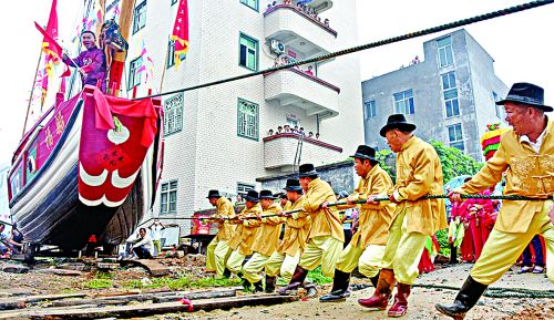 泉港峰尾镇诚平村福船"拔落令 重现非遗经典