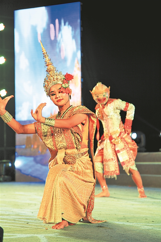 马头琴泰国舞蹈海丝艺术公园刮起最炫民族风