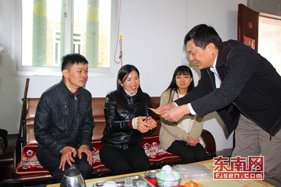 泉州市委文明办主任林炯泉走访慰问道德模范 