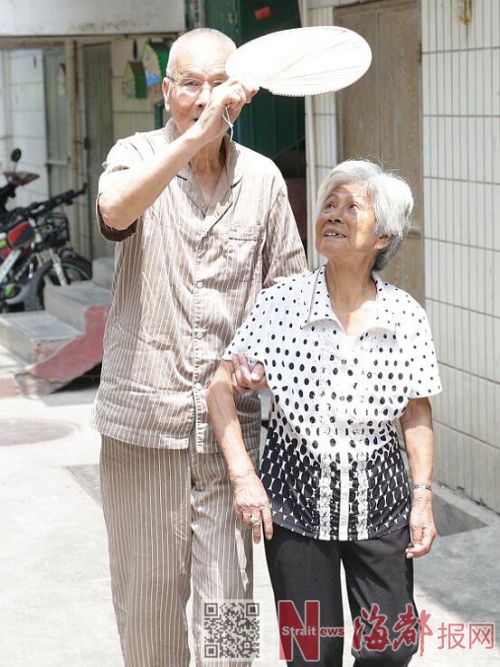 鲤城一对九旬老夫妻结婚73年恩爱不减 每天牵手散步 城事要闻 东南网泉州频道 5043