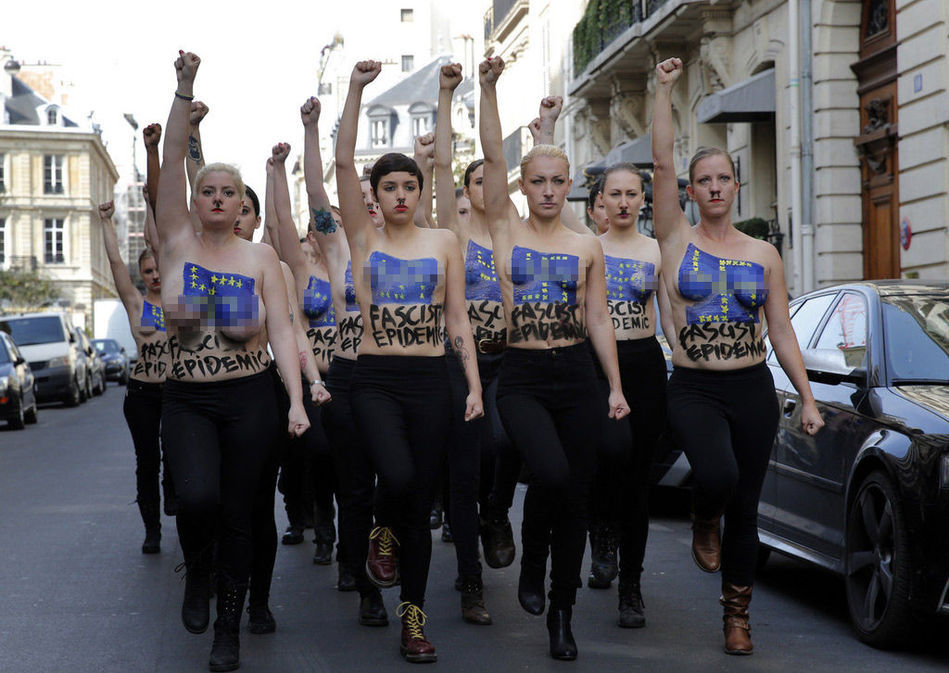 法国FEMEN成员半裸抗议欧洲议会选举 -图片
