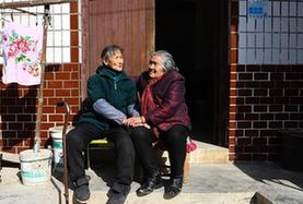 （社会）（3）“86岁”和“72岁”的邻里姐妹情