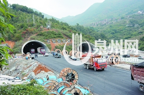 石鼓山隧道是全省最长的高速公路隧道