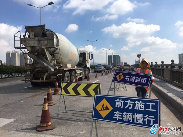 刺桐大橋主橋東幅施工 佔用一個車道